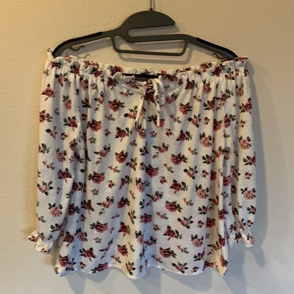 Cropped Top off the shoulder size small floral super soft off the shoulder crop - Picture 1 of 8